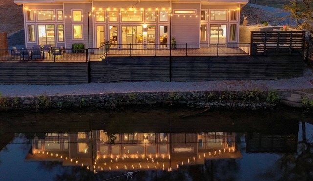 BRAND NEW 2/2 lakefront home w/lrg deck; hot tub; outdoor fire pit & game room!