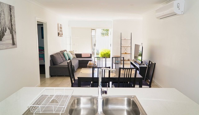 Brand new 2 BD UNIT IN DEER PARK VIC CLOSE TO DEER PARK TRAIN STATION- FWY- CITY