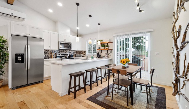 Brand New 2 Bed Private Getaway! Close to Airport!