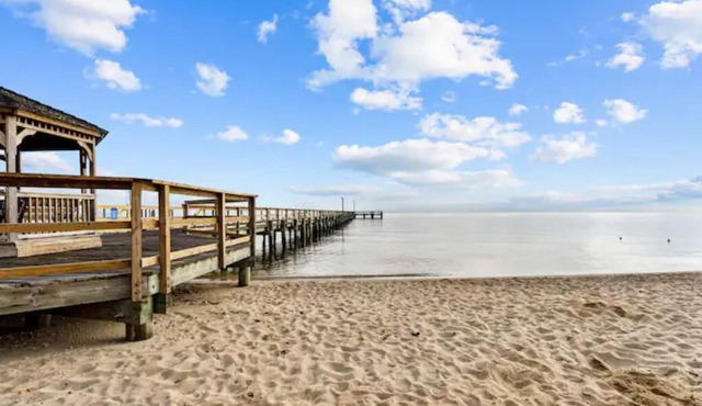 Brand New 2 Bedroom Cottage, 1 Block From Beach
