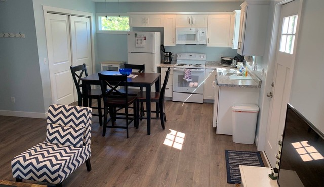 Brand new 2 bedroom carriage house with patio in the heart of Frankfort!