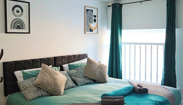 Brand New 2-Bedroom Apartment in the heart of Swindon Old Town - Sleeps 6