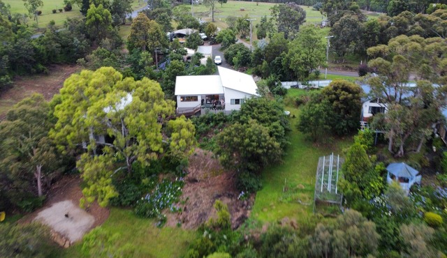 Brand new 2 bedroom 2 bathroom waterfront house on the shore of Lake Glenmaggie