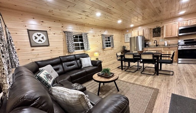 Brand NEW! 2-Bedroom Cabin in Old Forge. AC, Washer/Dryer, WiFi. Walk to town!