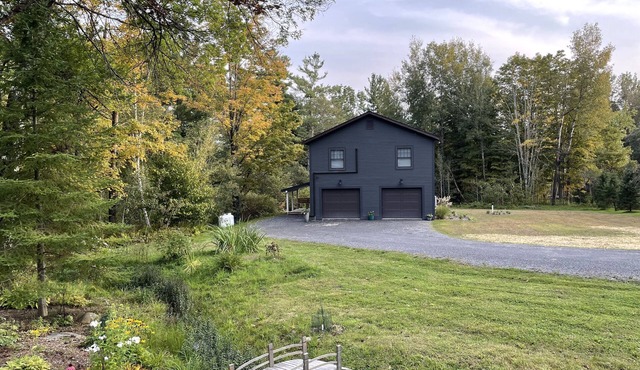 Brand new 2-bedroom chalet with new private 6 person hottub