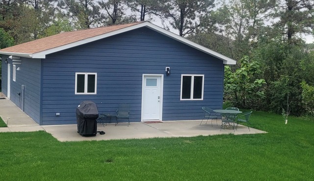 Brand New 2-bedroom getaway cabin located a half mile from Mobridge