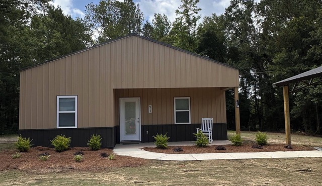 Brand new 2-bedroom house in outskirts of Meridian with WiFi, AC