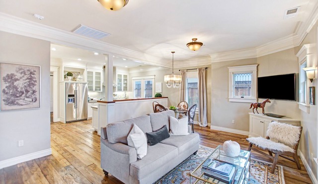 Brand New 2 Bedroom Master Suites with Chefs Kitchen Steps to Sonoma Plaza