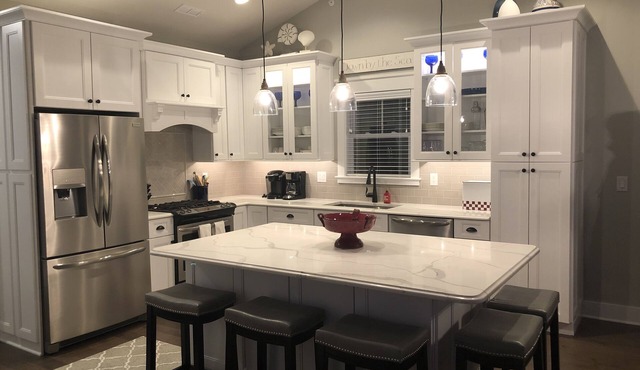 BRAND NEW 2019 BEAUTIFUL UPSCALE 4br/2BATH TOP FLOOR PRIVATE ELEVATOR-NO STEPS