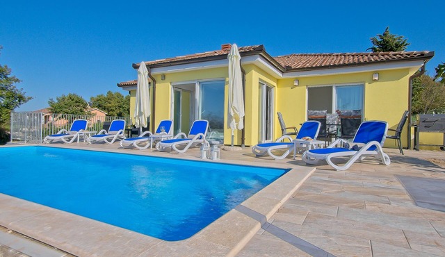 Brand new 2019 villa with pool, barbecue, WiFi, bicycles, dishwasher, washing machine