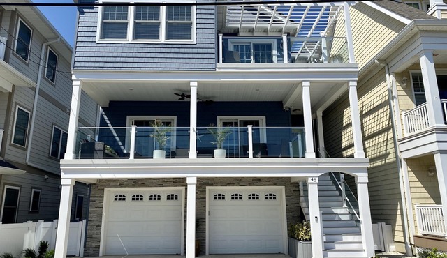 Brand new 2BR apartment steps from the beach 🏖