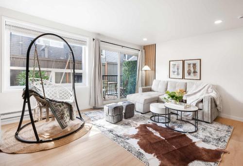 Brand New 2BR Queen Anne Condo Designer's Taste