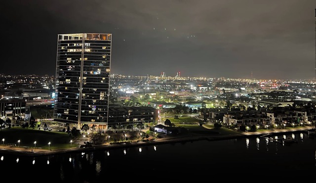 Brand New 2BR Waterfront Docklands/Free Parking