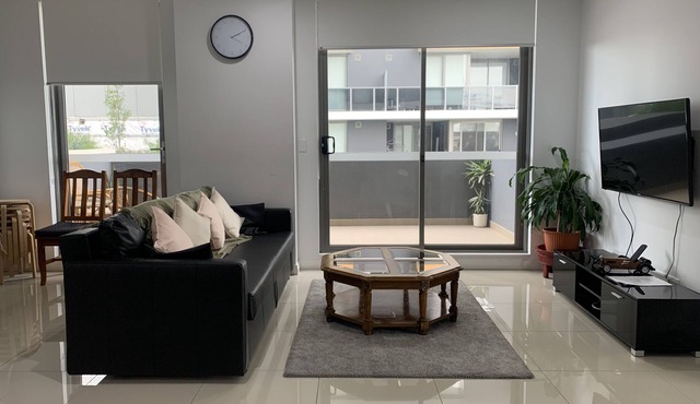 Brand New 3.5BR Apartment/3 min walk to STN+BUS