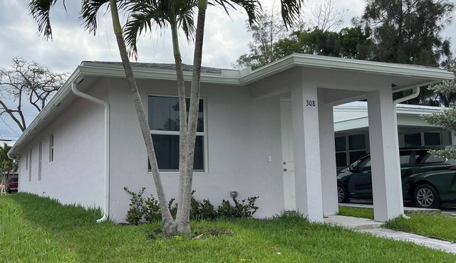 Brand new 3-bedroom house in Lake Worth Beach with WiFi, AC