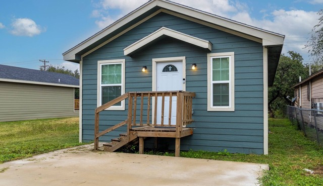 Brand New 3 bed house in central San Benito with AC, WiFi, and digital features
