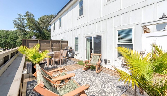 Brand New 3 Bed, Pet Friendly, Steps to the Beach!