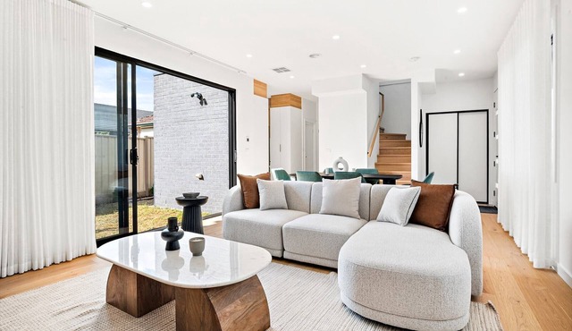 Brand-New 3-Bed Townhouse in Pascoe Vale