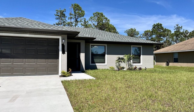 Brand new 3 bedrooms /2 bathrooms Home in Lehigh Acres, Fl. close to everything