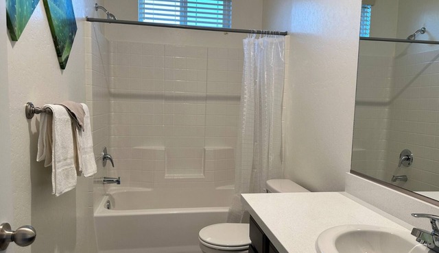 Brand new 3 bedroom 2 bath home near Lemoore Golf Coursen