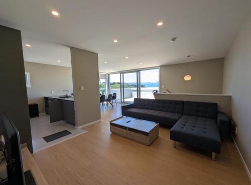 Brand New 3-Bedroom, 2-Bathroom Free Private Parking Wellington Bay Views