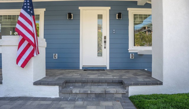 Brand New 3-bedroom house with AC, WiFi in fabulous Glendale