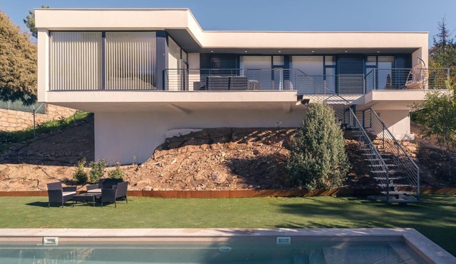 Brand new 3 bedroom villa with swimmingpool and garden