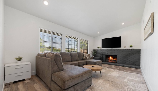 Brand New 3BD/2BA Near the River Perfect Getaway!