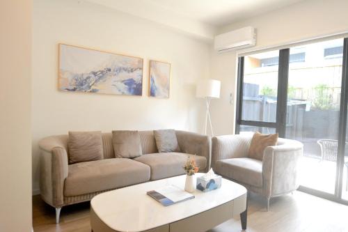 Brand New 3BR Family Townhouse & 500m to Train & Gated Community &Free Parking