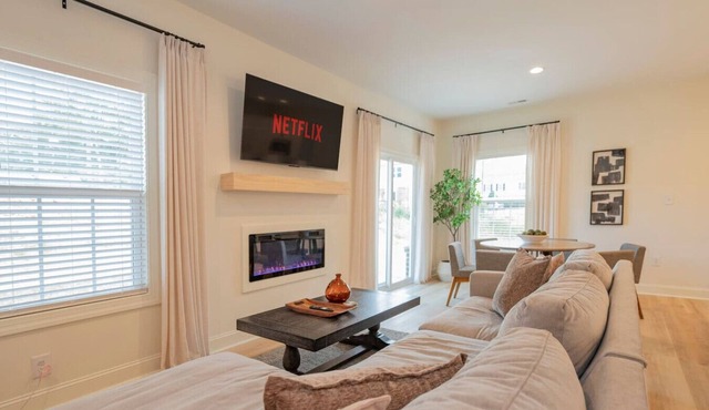 Brand-New 3BR Townhome | KING BED | Great Location