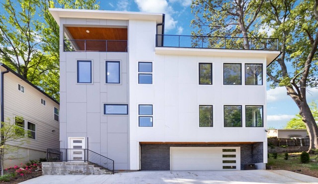 Brand-New 3Story Home with Rooftop in Midtown