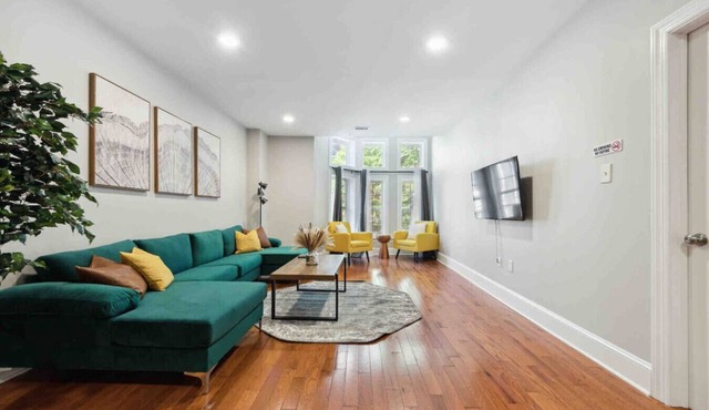 BRAND NEW 4/4 Center City w/Roof PATIO Sleeps 20