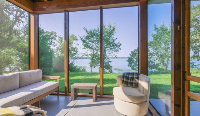 Brand-new 4 bed/3 bath Lake Ida cabin with game room, bunk room and two suites
