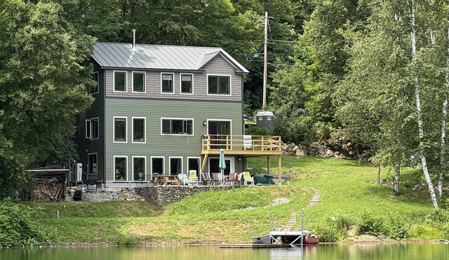 Brand New 4 Bedroom House on Lake Pauline sleeps 8-10 perfect ski season rental