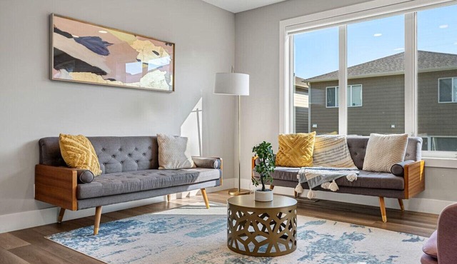 Brand New | 4 Bedroom | HUGE Home | King Bd | 2TVs