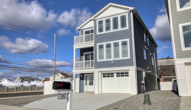 Brand New 4-Bedroom with Den in beautiful Mantoloking