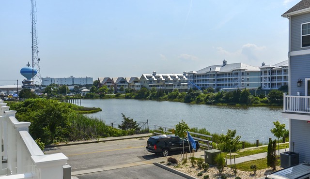 Brand New! 4-Br Bayside Townhome, Water and Pool View, Beach 1 block, Free WiFi