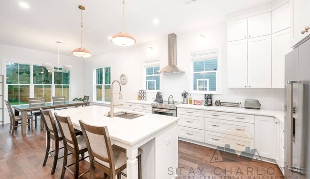 Brand New!-4Bd-3 Min to Uptown-City Views!