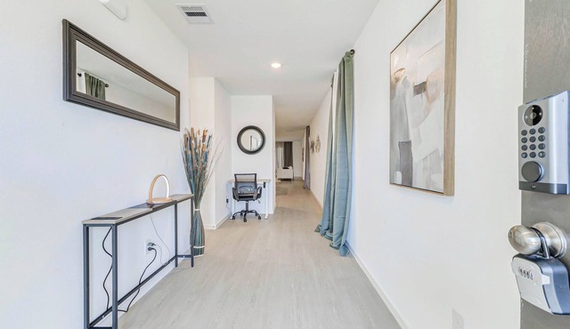 Brand New 4BR house in delightful New Caney near BUSH International Airport
