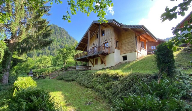 Brand new 5 bedroom ski chalet in Portes du Soleil, sleeps up to 10, Free Wifi