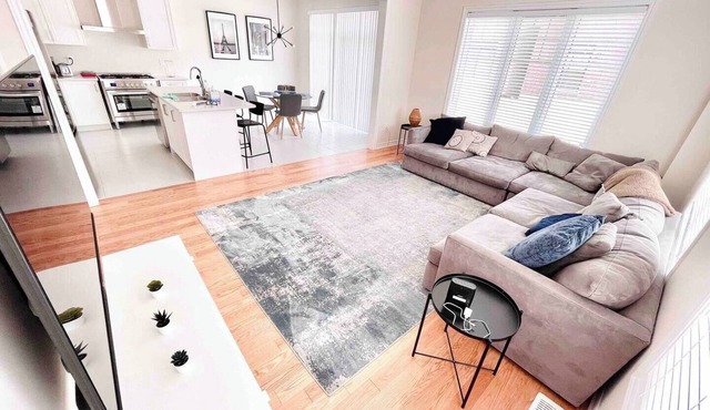Brand New 5 Bedroom Home in West Niagara