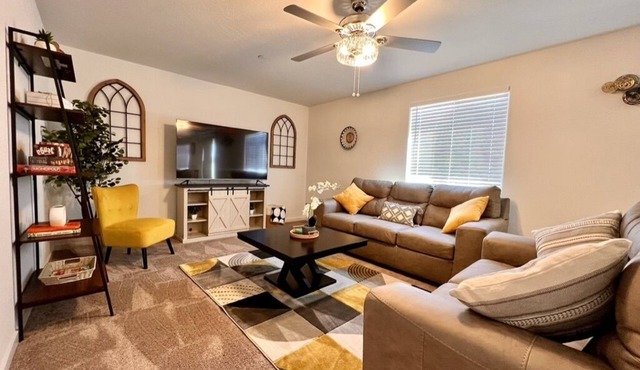 Brand New, 5 Bedroom/3 Bath Home- On your way to Yosemite!