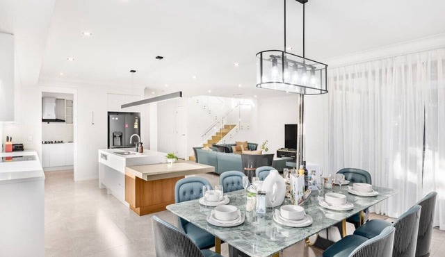 Brand New 5B Luxury Modern Dream House @Rochedale