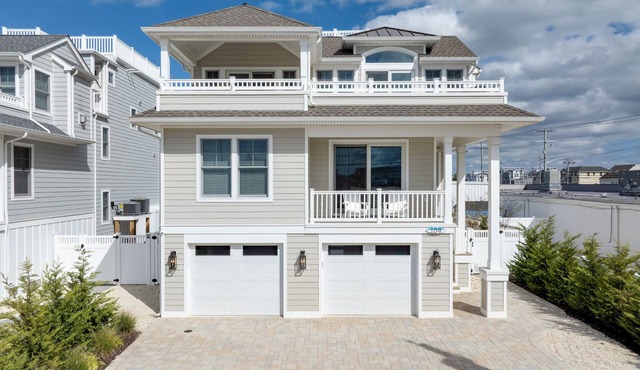 BRAND NEW 5B5B heated pool, elevator in Heart of Surf City - Sleeps 16