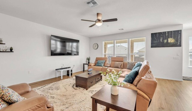 Brand-New 5BR Home | Game Room | Pool Table | 13 Min to Tesla