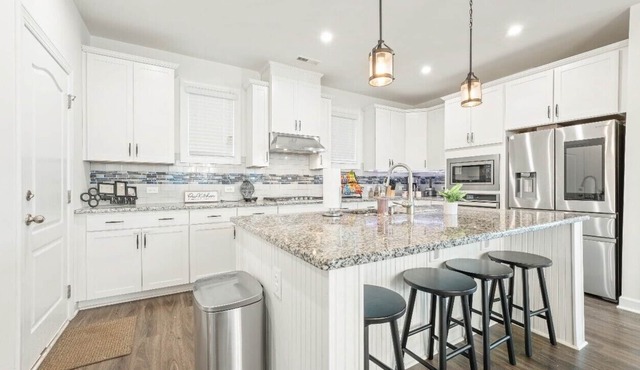 Brand new! 6 bed Luxury Home