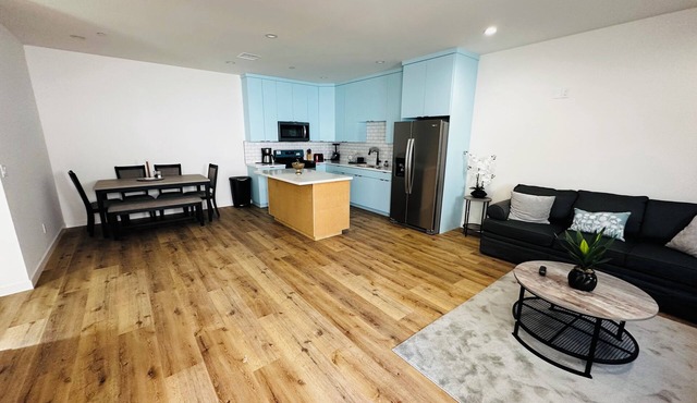 Brand new 6 bedroom 4 bath 8 beds 4 parkg 16+ppl central air, all new