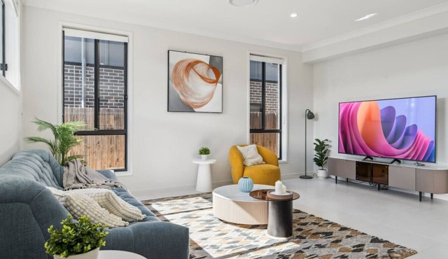 Brand-New 6BR HolidayHome | Beach&Shop | Workspace