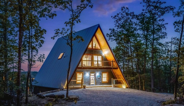 Brand new A-frame. Dragonfly Inn, overlooking Daniel Boone National Forest
