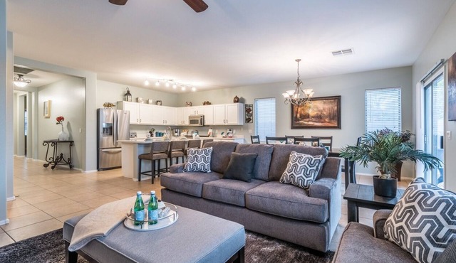 BRAND NEW AC - Sleeps 12 - Pet Friendly in Gilbert near Loop 202!